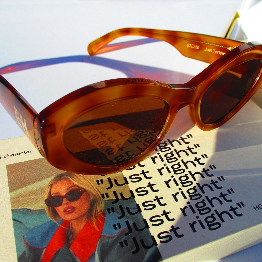 CHIMI  "JUST RIGHT"  TORTOISE SHELL CATEYE SUNGLASSES